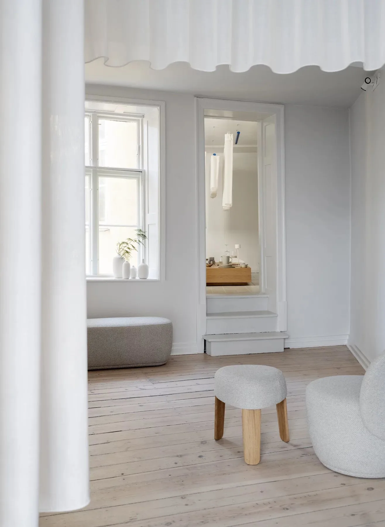 Kuon puf Ø48x45 cm, Boucla beige blomus