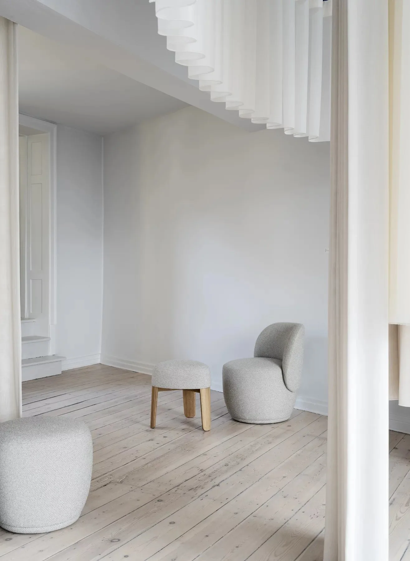 Kuon puf Ø48x45 cm, Boucla beige blomus