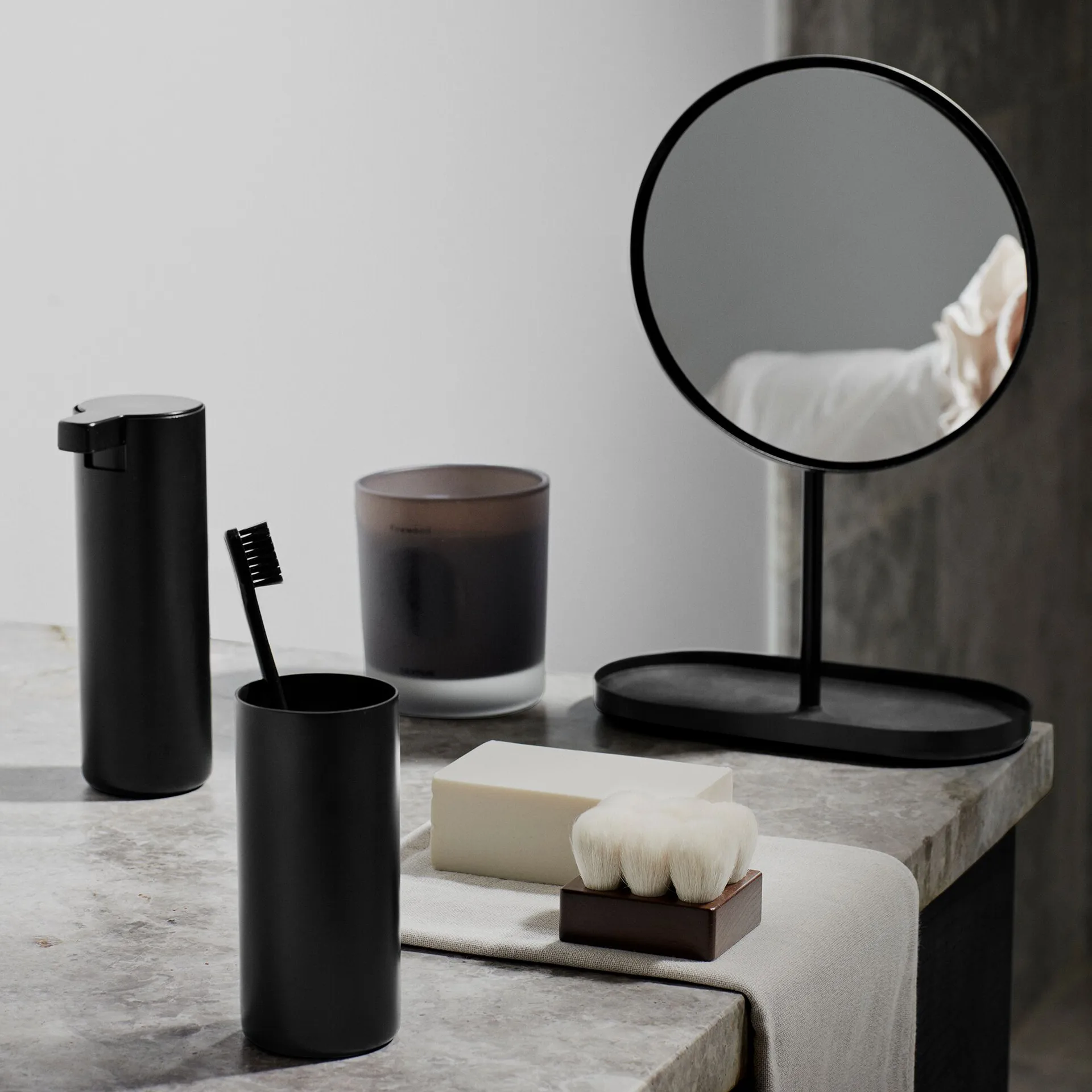 Modo makeupspejl, Sort blomus