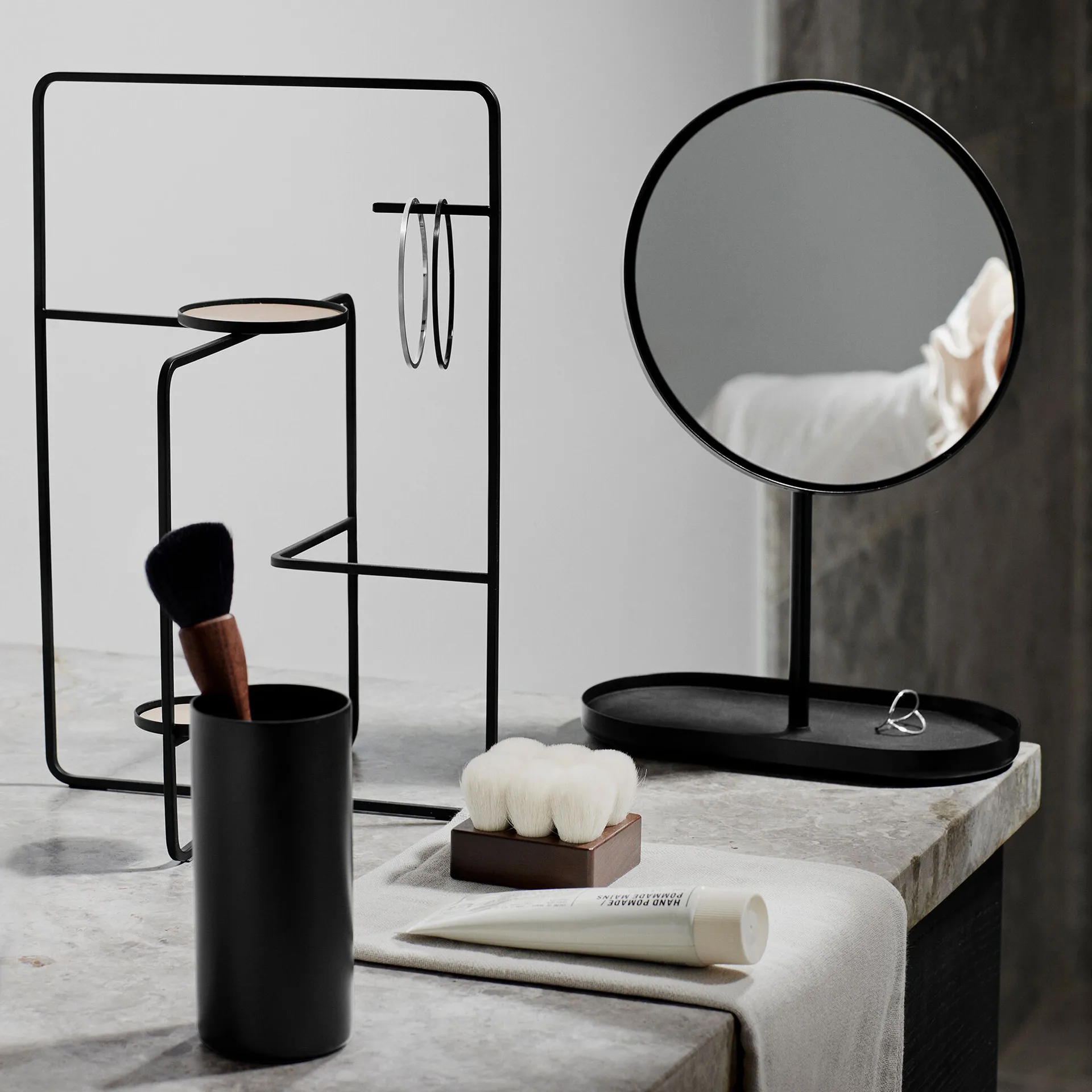 Modo makeupspejl, Sort blomus