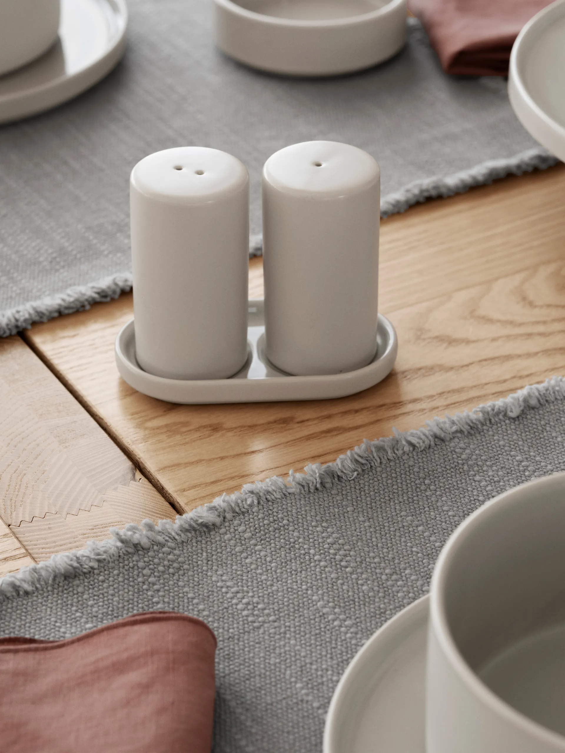 Pilar salt- og pebersæt 2 dele, Moonbeam, Ø4,5x11,5 cm blomus