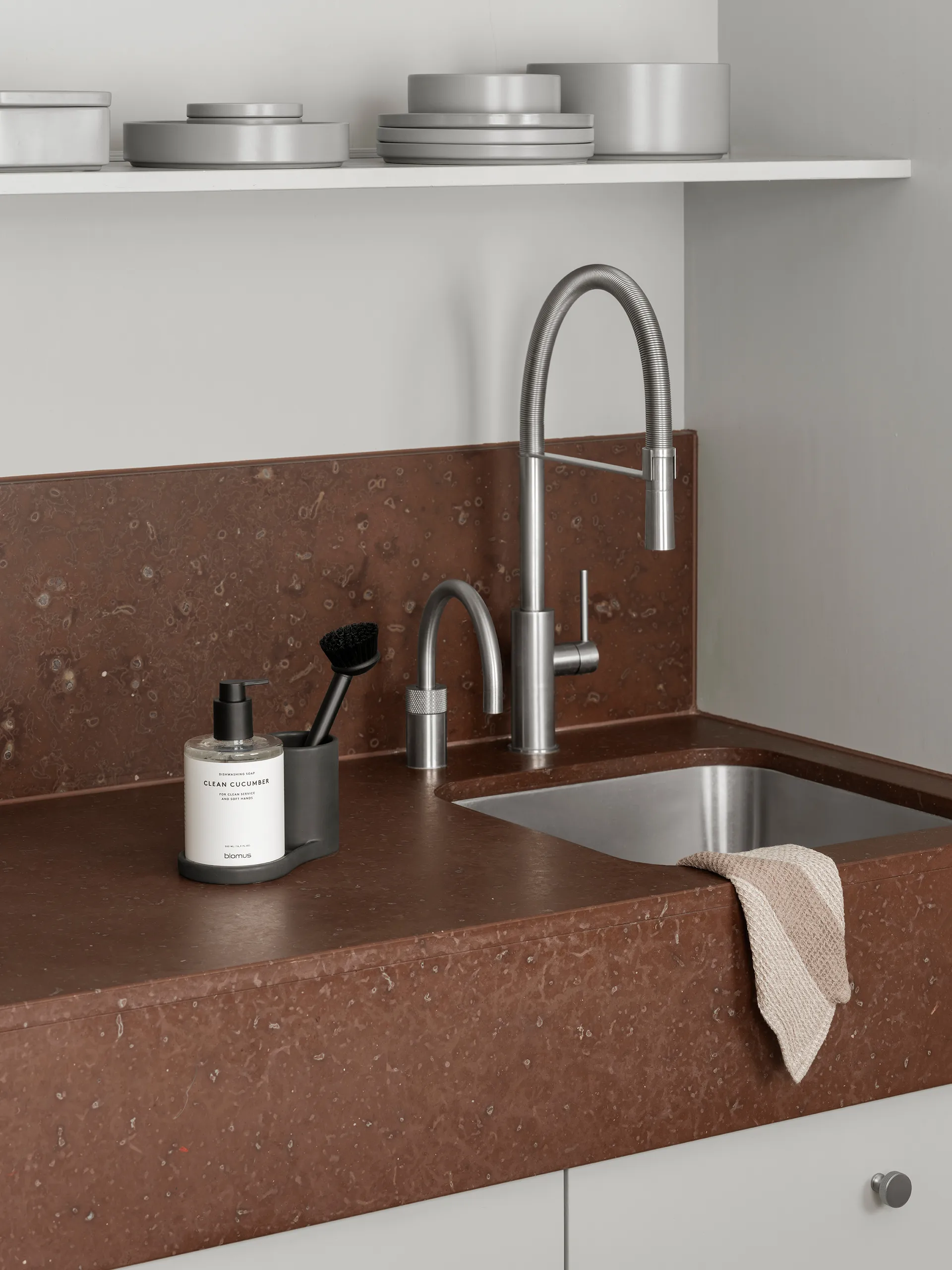 Piro opvaskebørste- og sæbeholder, Sort blomus