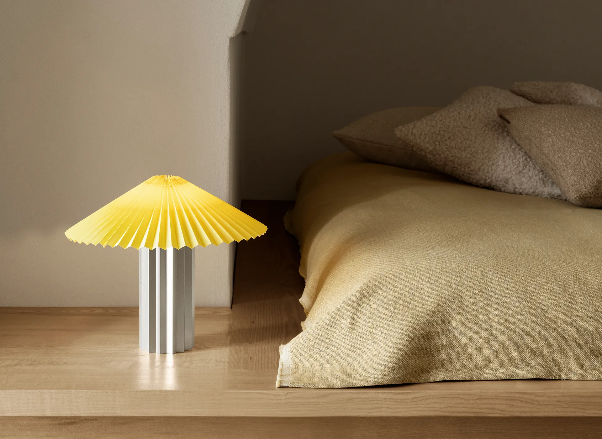 Taite bordlampe, Cream gold, Ø36,5x31 cm blomus