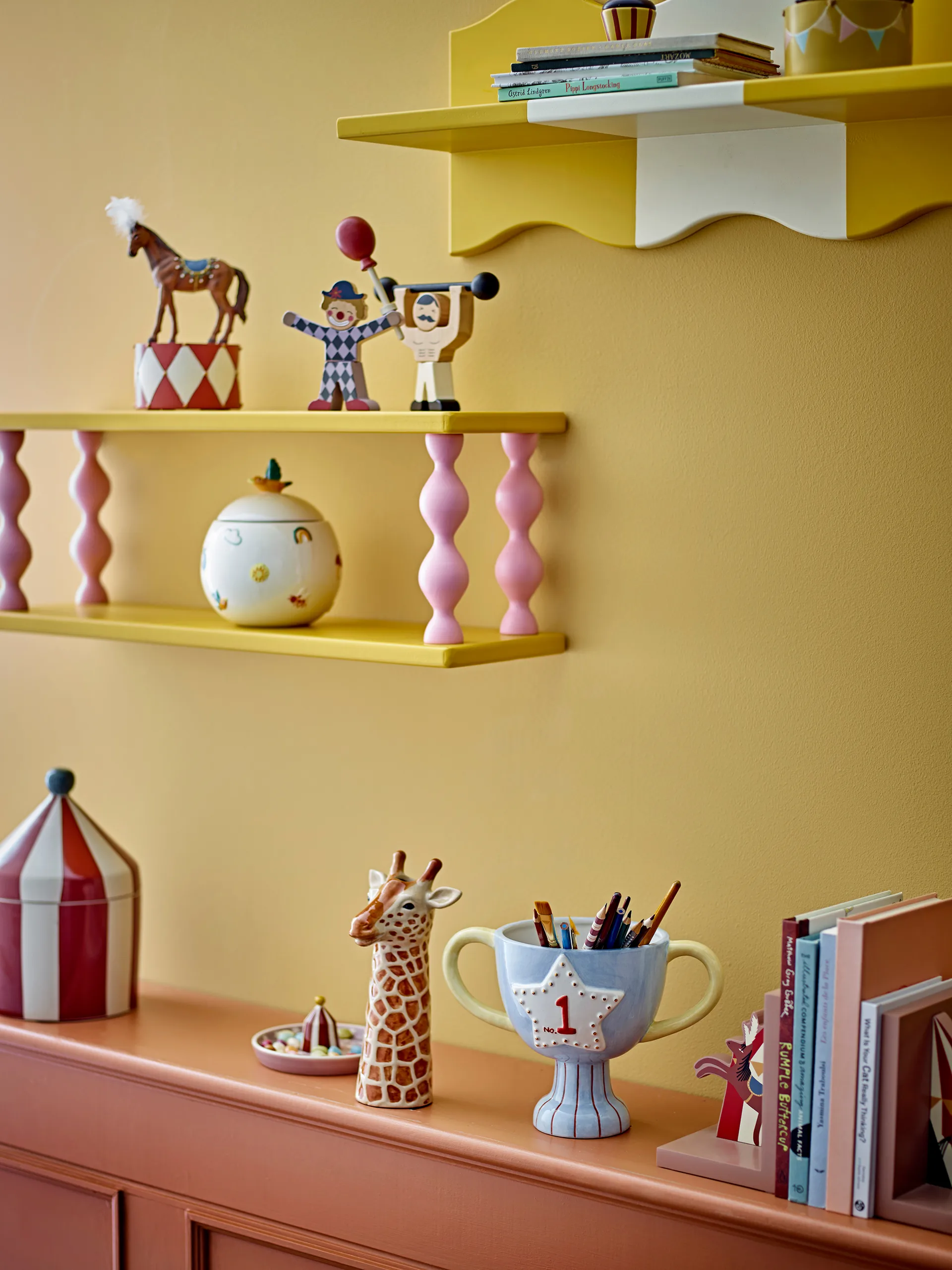 Bibiola hylde 60×21,5 cm, Gul Bloomingville