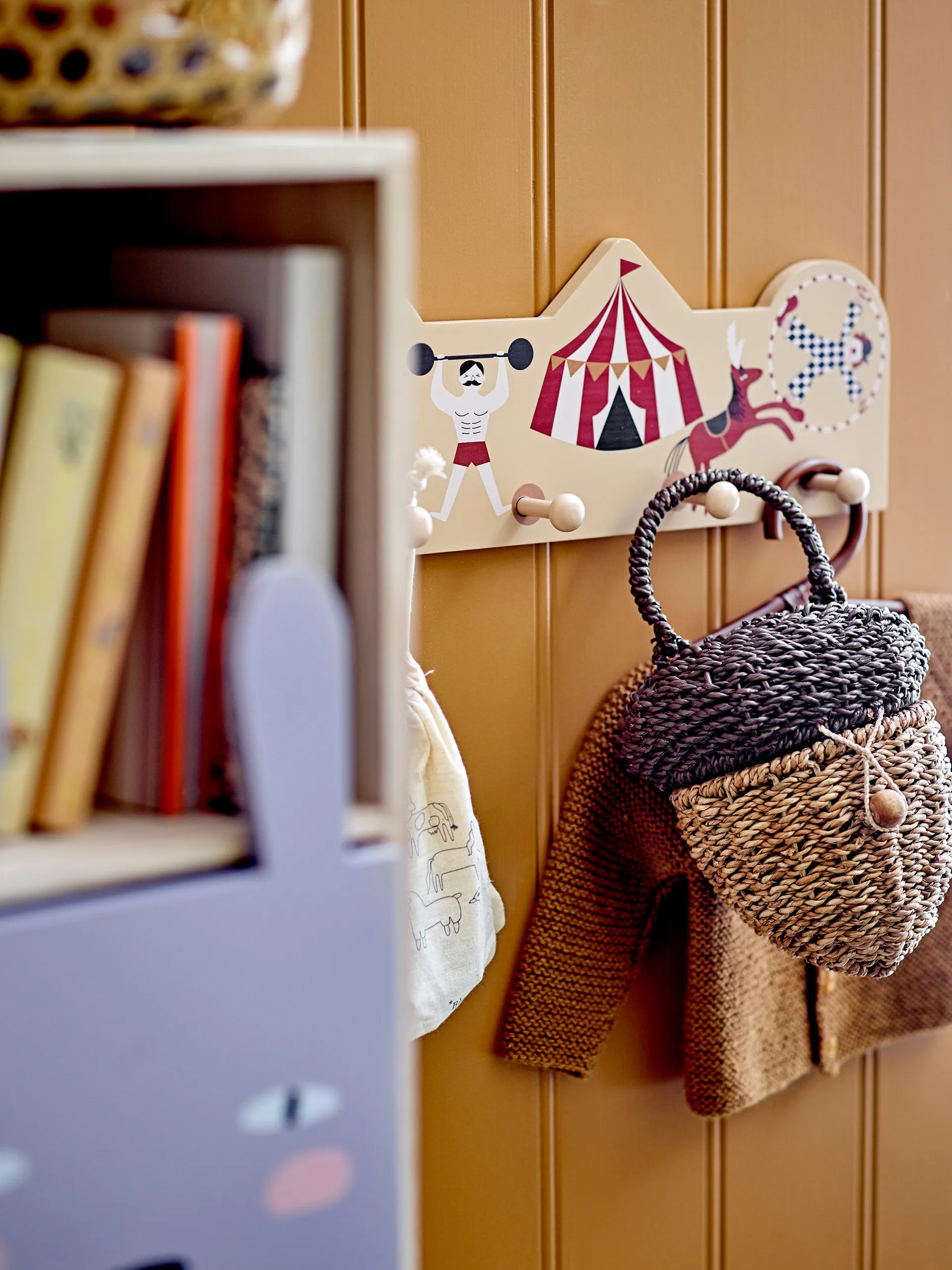 Calle bogreol med skuffer, Natur Bloomingville