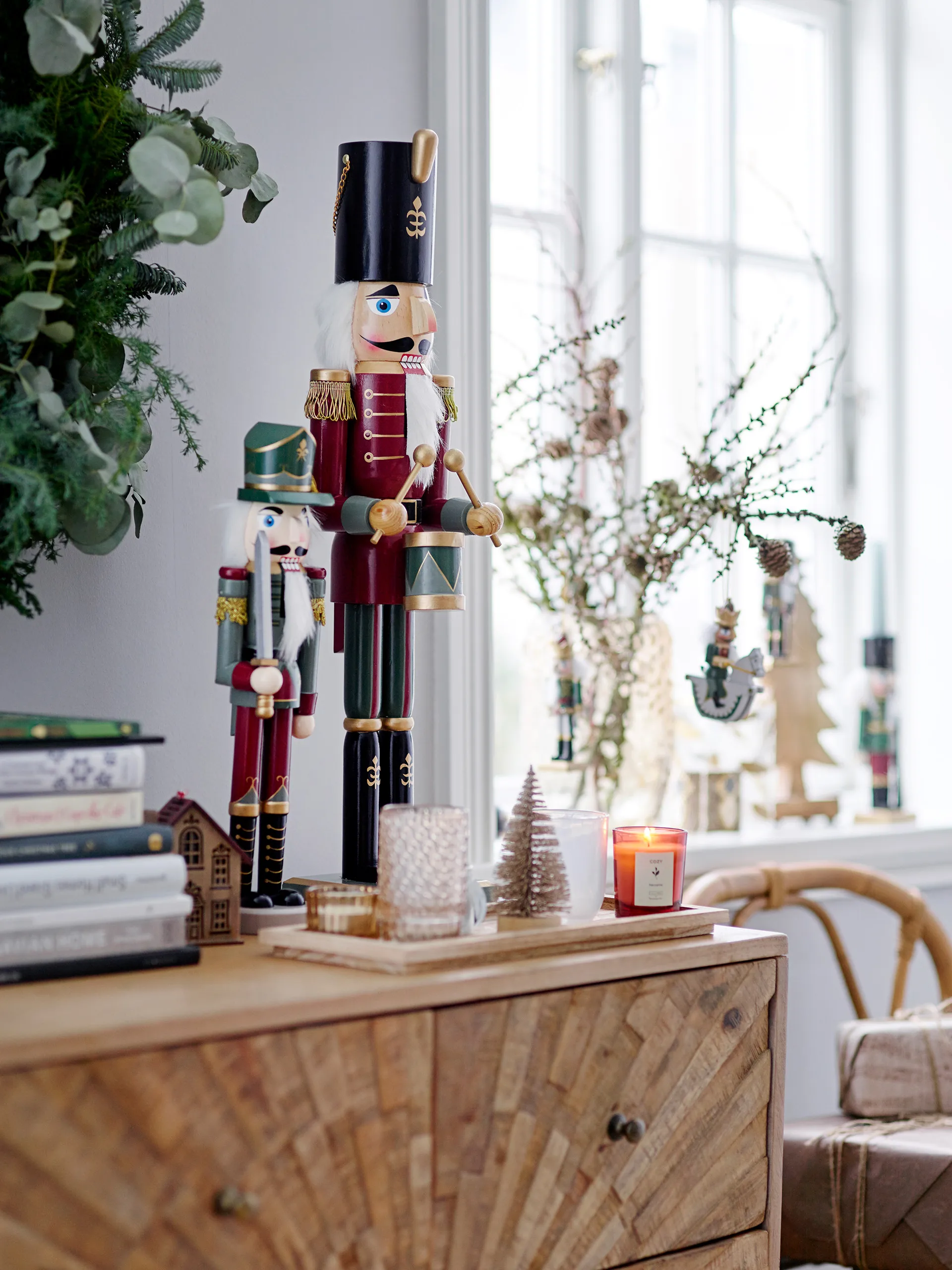 Darren Nøddeknækkeren dekoration 38 cm 2 dele, Grøn Bloomingville