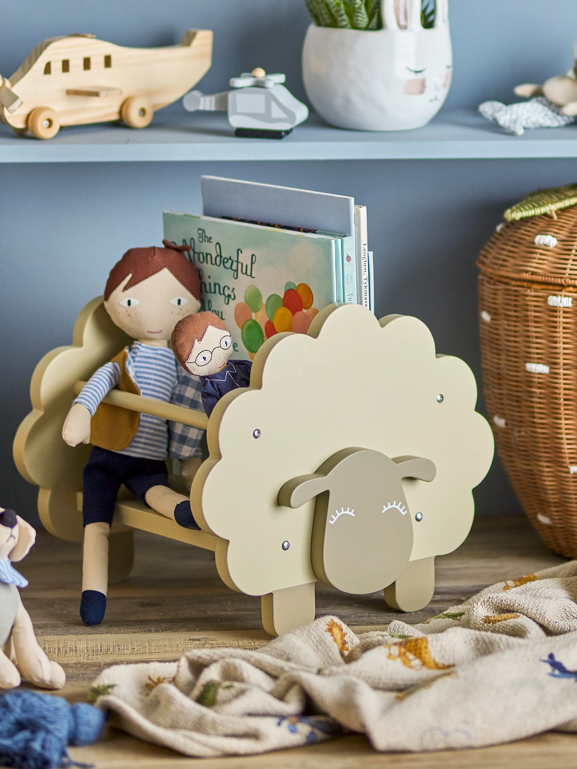 Dolly bogreol, Grå Bloomingville