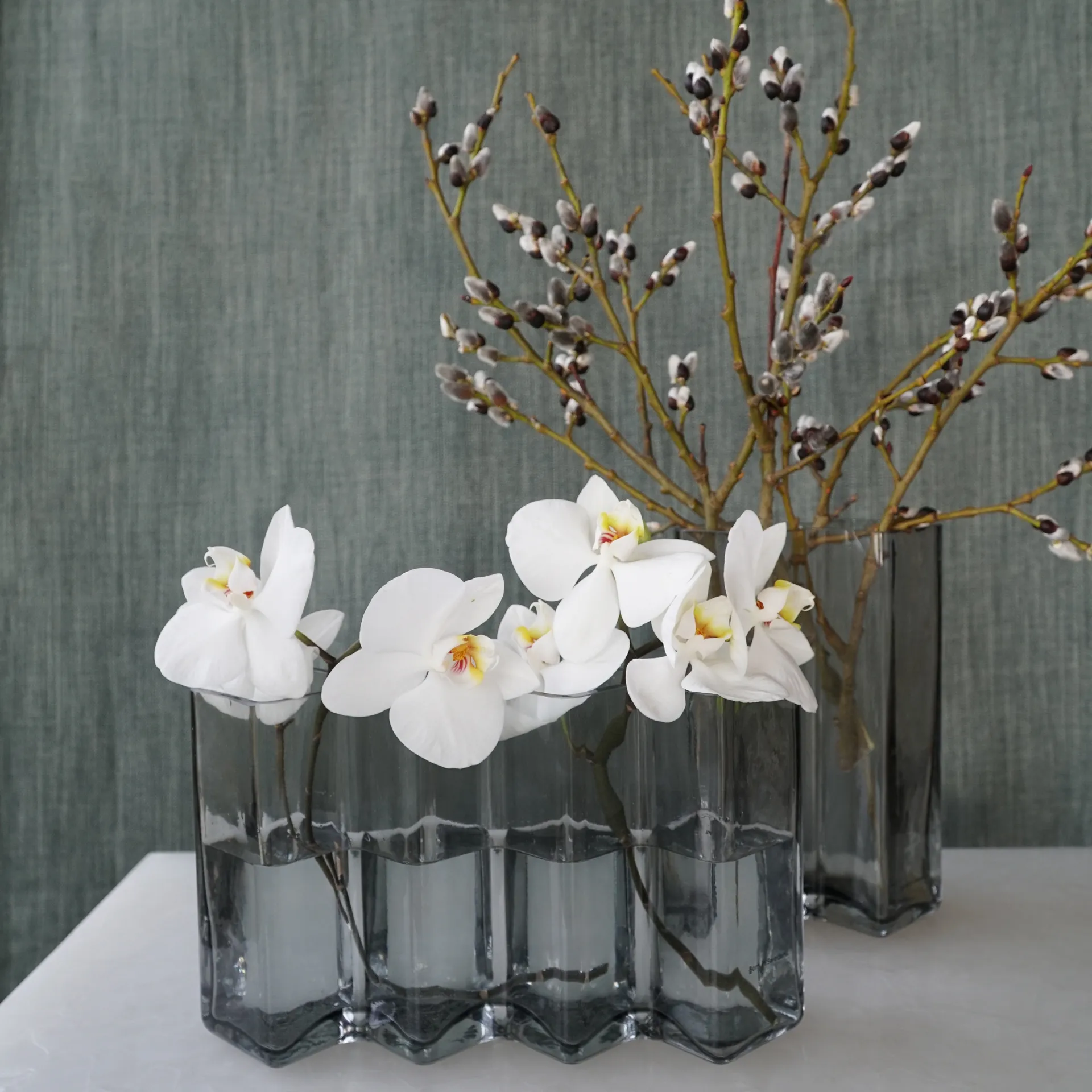 Row vase fire kamre, Grå Born In Sweden