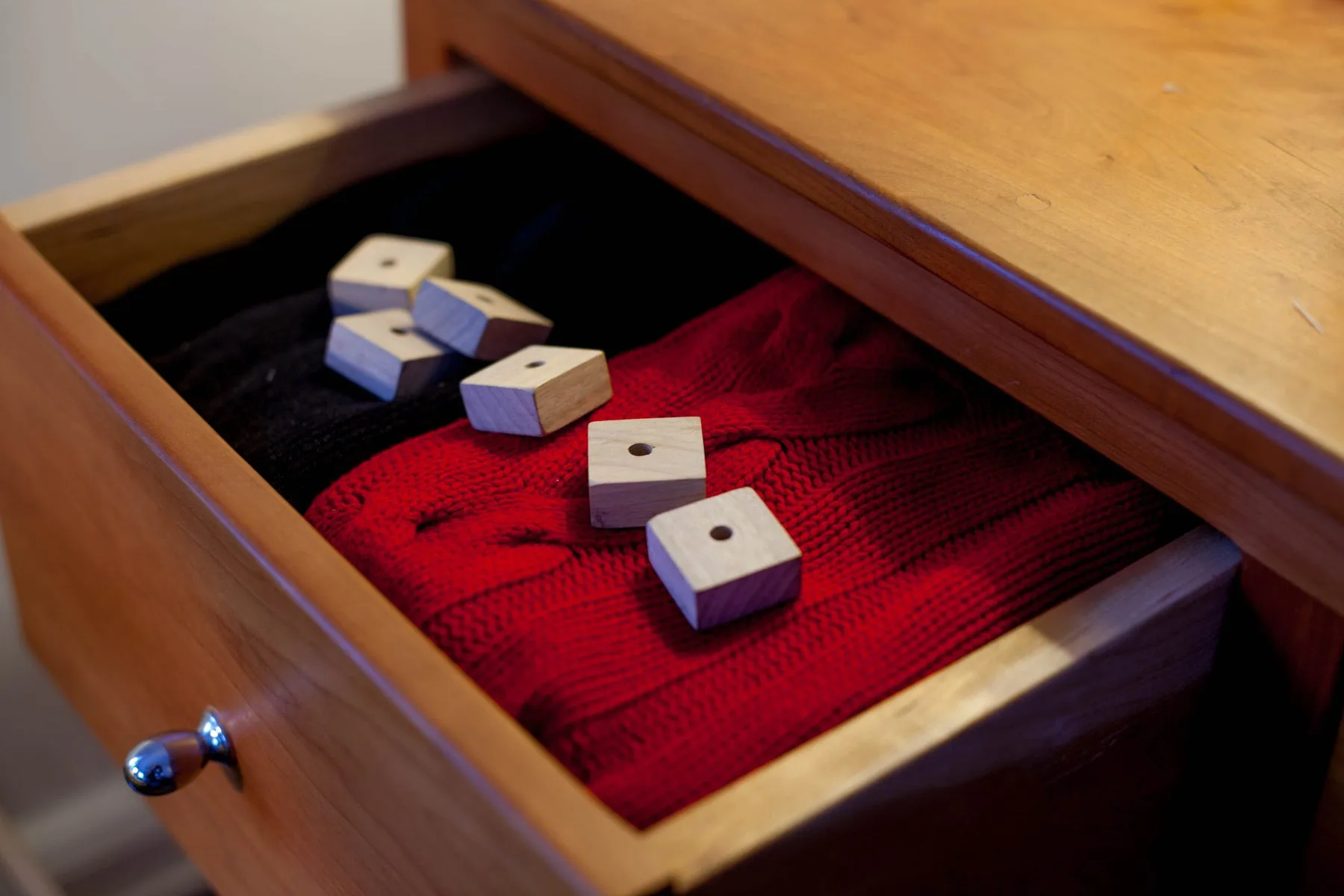 Bosign duftblok i hvidt cedertræ på snor, 10-pak Bosign