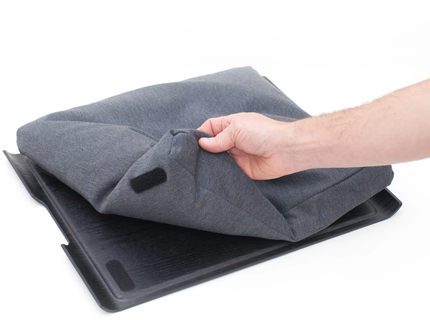 Knæbakke Laptray anti-slip 46x38 cm, Sort piltræ-grå Bosign