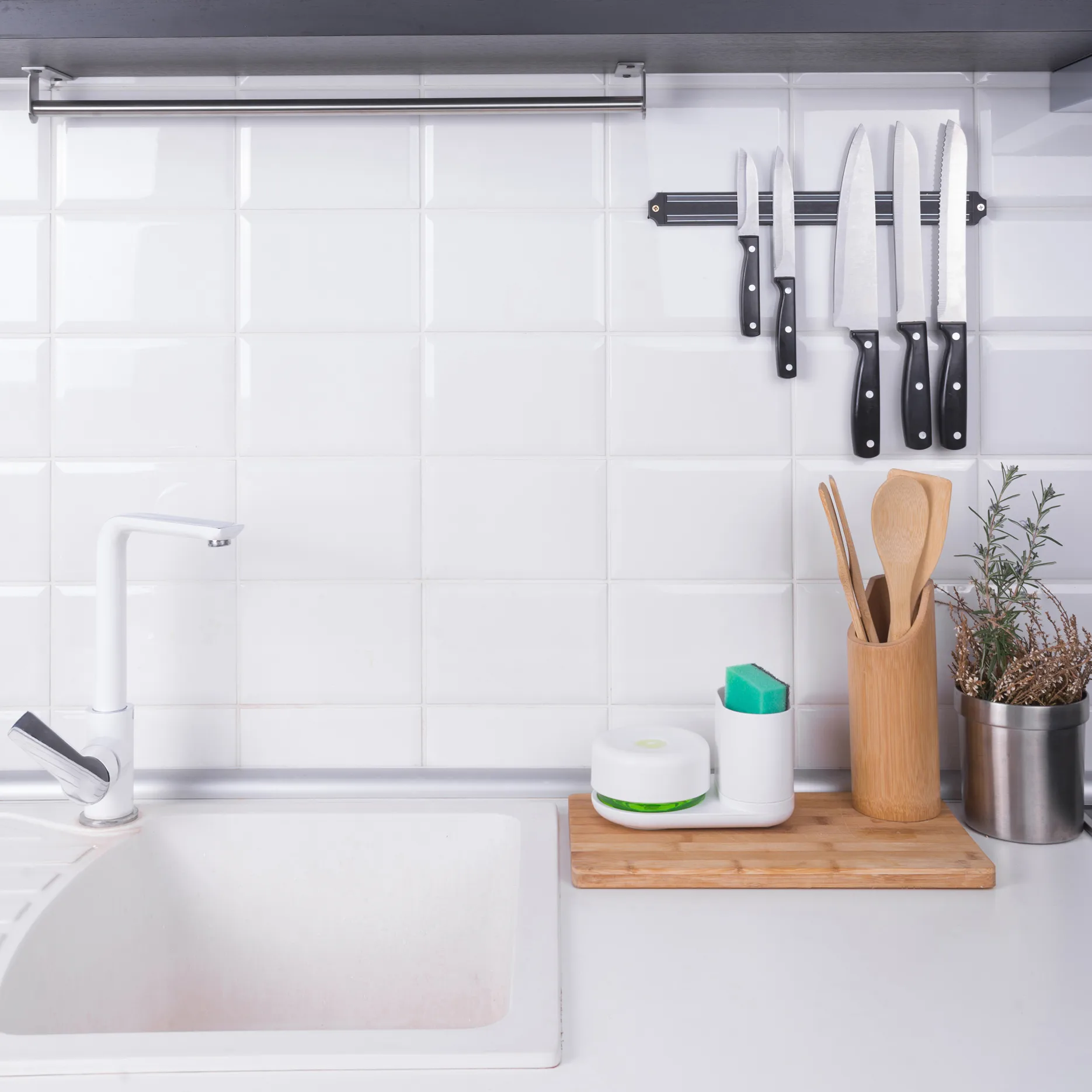 Pumpe til opvaskemiddel med opbevaringsstativ., Hvid Bosign