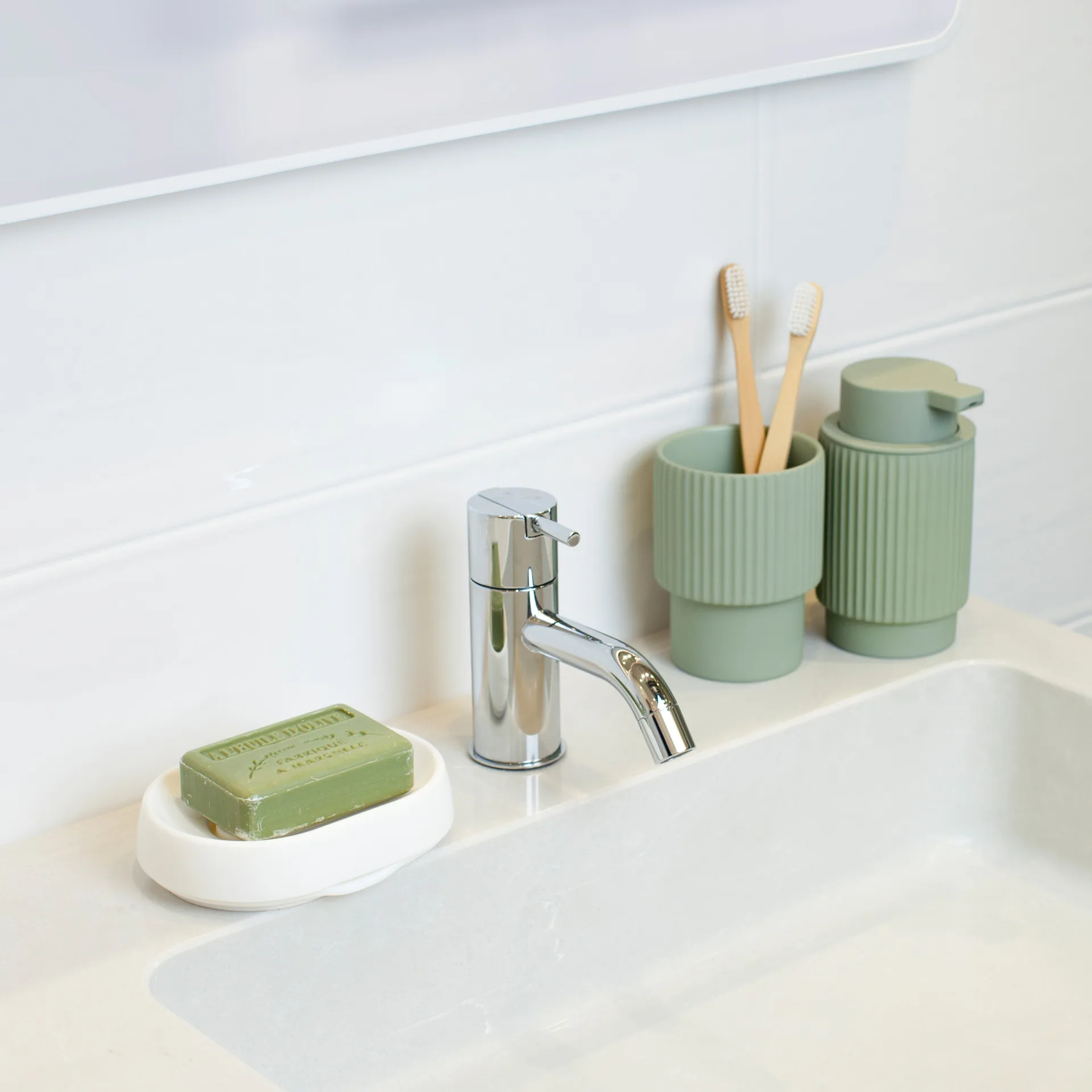 Sæbeskål med skjult afløbstud silikone large, Hvid Bosign