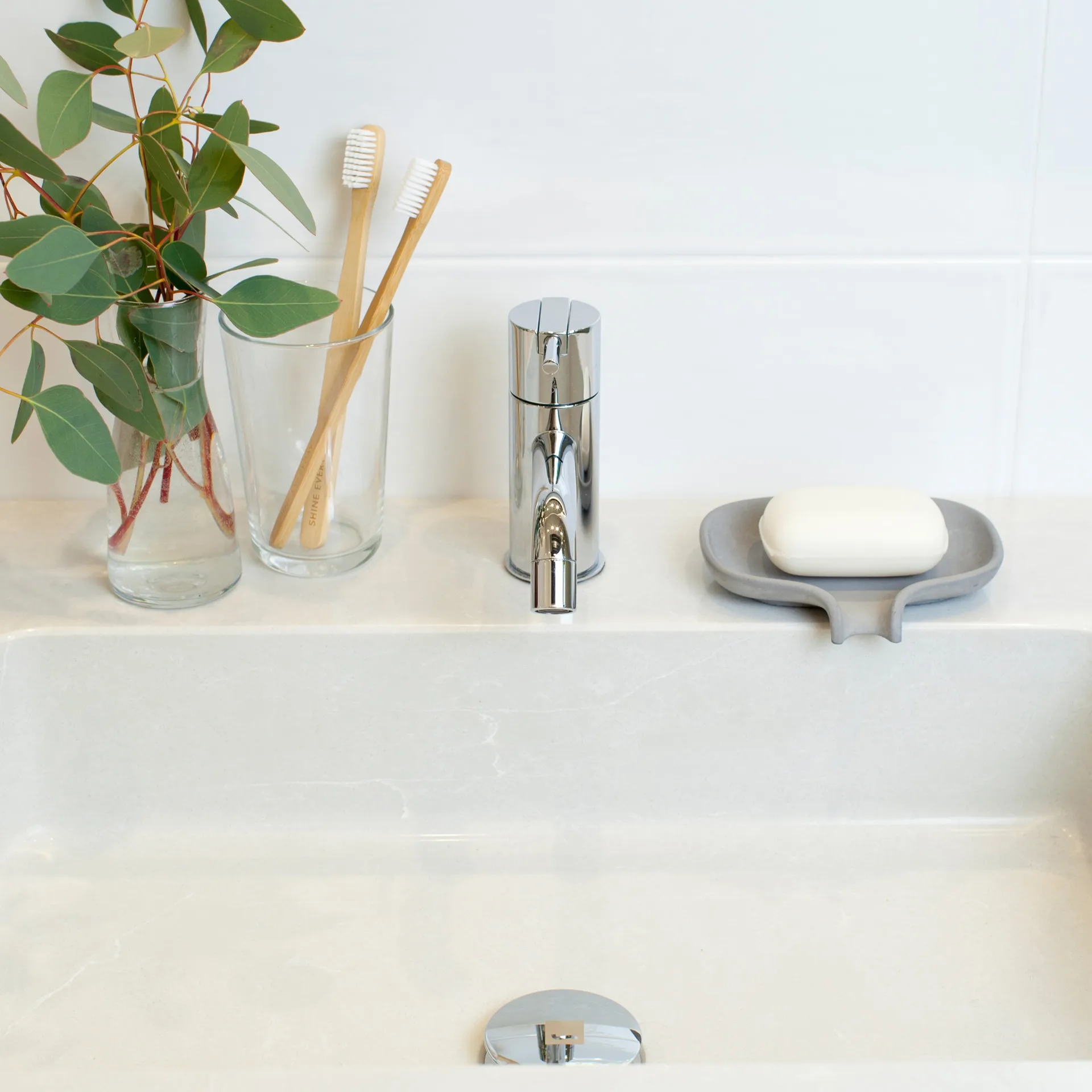 Soap Saver Flow sæbeskål med afløbsstuds beton, Grå Bosign