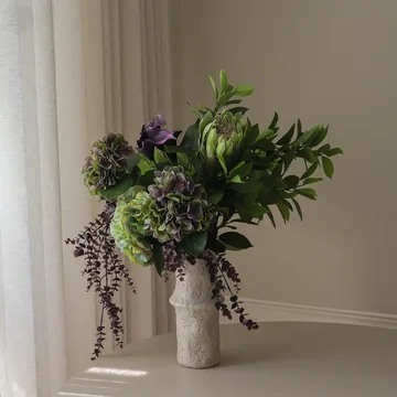 Aubergine Bloom kunstig buket - Kalla-hortensia-kongeprotea, 106 cm, 12 stk - Botané