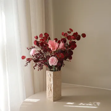 Burgundy blush kunstig buket - Amaryllis, nellike, bærgrene, eukalyptus, 84 cm - Botané