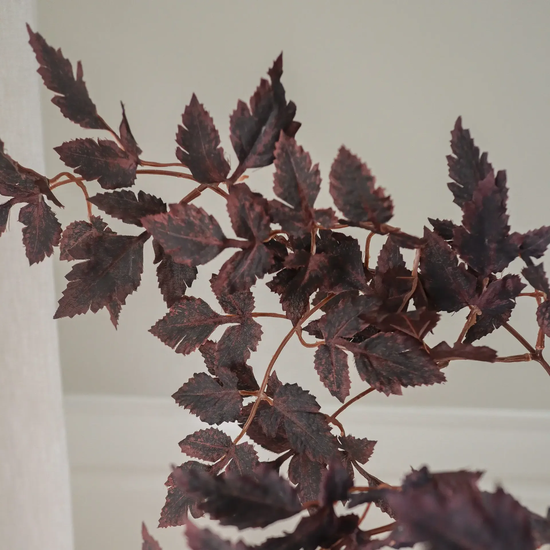 Burgundy Plum Leaves kunstig buket, 85 cm, 4 stk. Botané