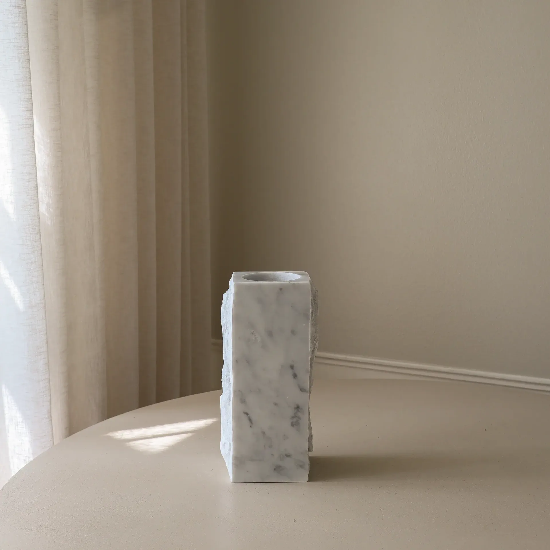 Carrara Edge marmorkrukke, Medium, 30 cm Botané
