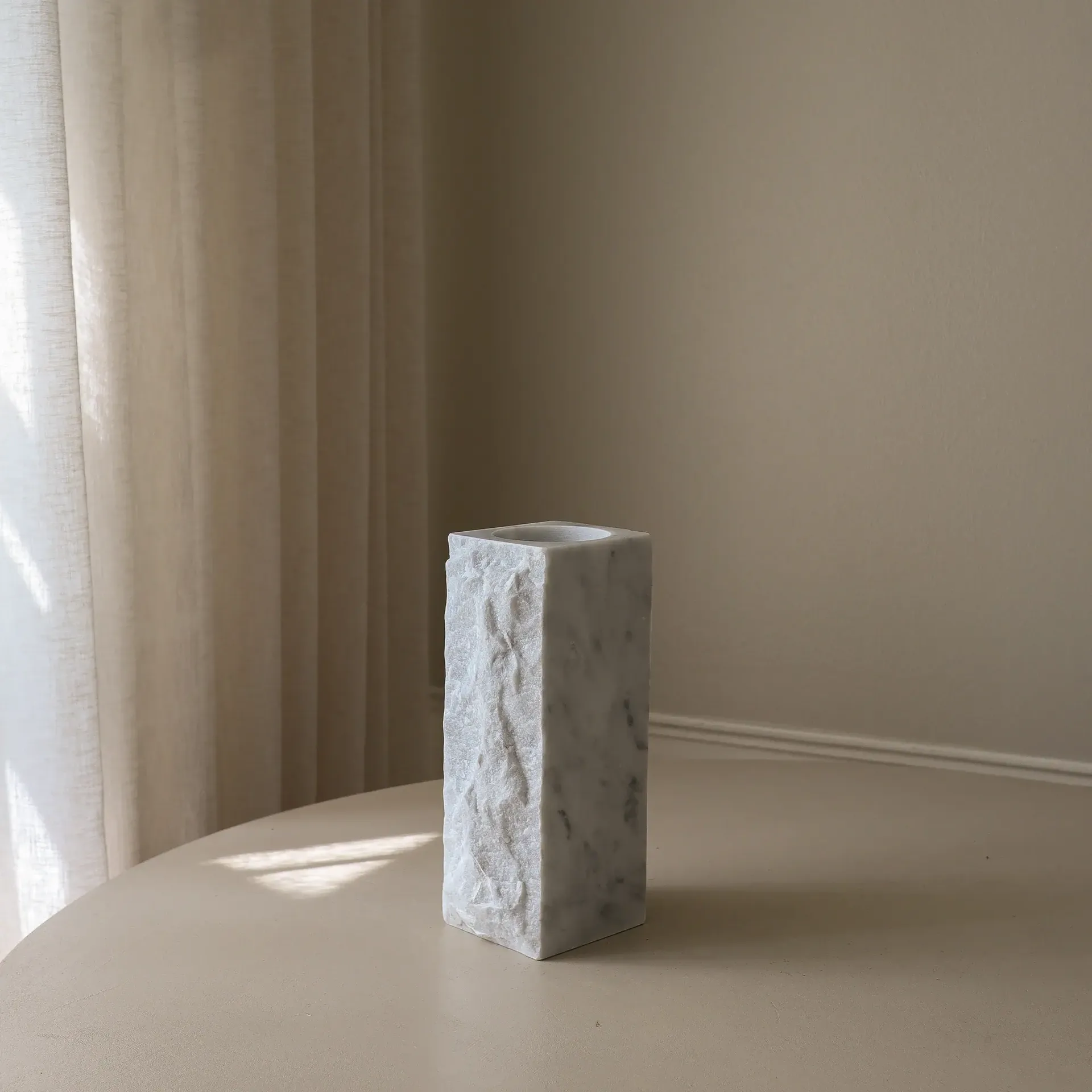 Carrara Edge marmorkrukke, Medium, 30 cm Botané