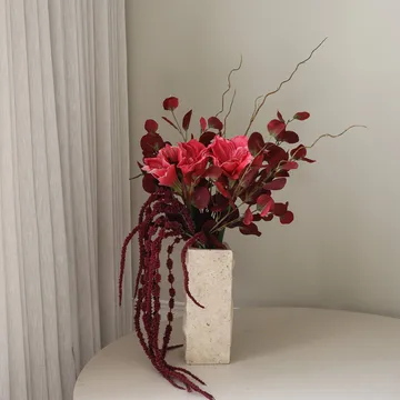 Deep Bloom kunstig buket - Amaryllis, eucalyptus, amarant, grene, 120 cm - Botané