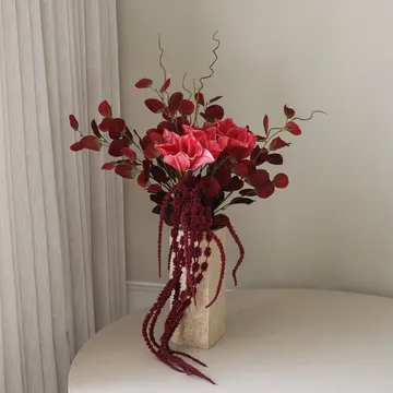Deep Bloom kunstig buket - Amaryllis, eucalyptus, amarant, grene, 120 cm - Botané
