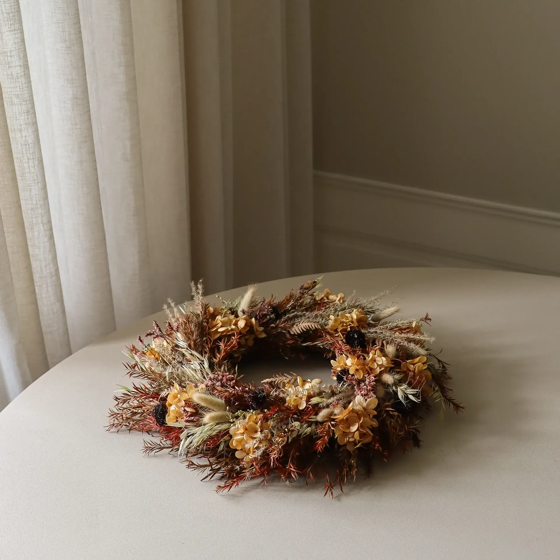 Golden Meadow Wreath blomsterkrans, Hortensia-tørret græs-bregne-hareører, Ø40 cm Botané