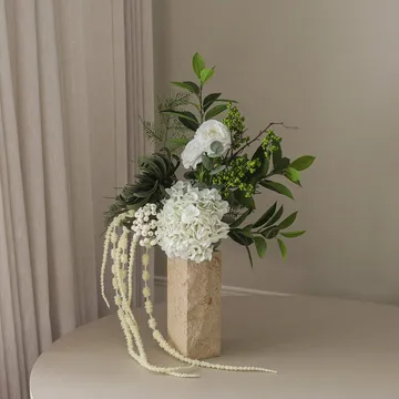 Green veil kunstig buket - Ranunkel, hortensia, amarant, 85 cm - Botané