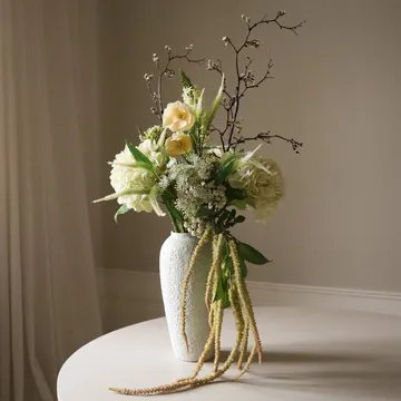 Ivory Cascade kunstig buket - Snebærgren-kirsebærgren-valmue-hortensia 13 stk - Botané