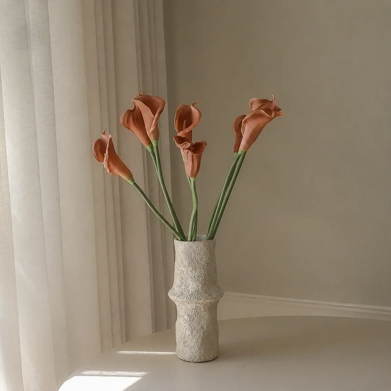Kalla lilja kunstig buket, Brun, 62 cm, 8 stk. Botané
