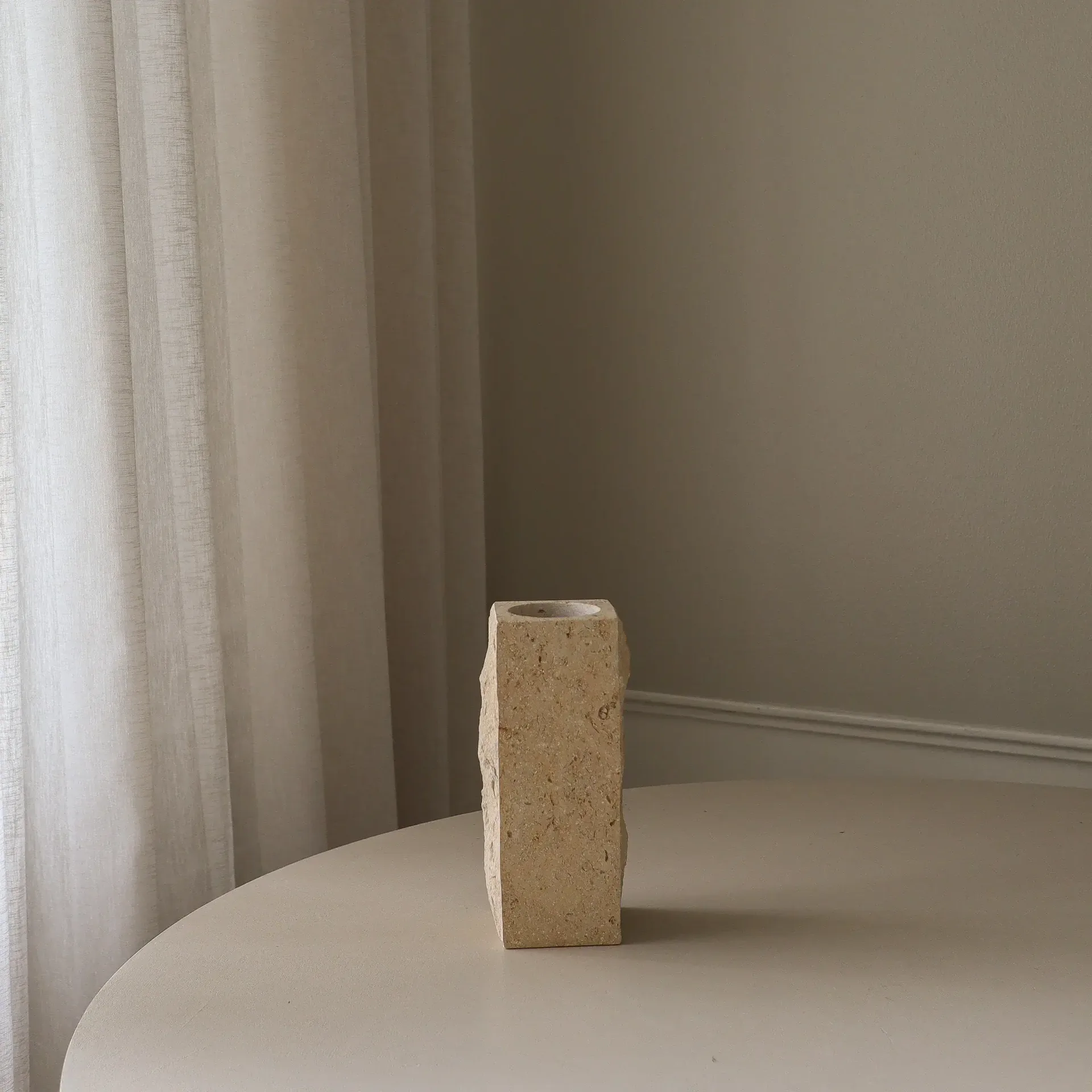 Limestone Edge marmorvase, Small, 25 cm Botané