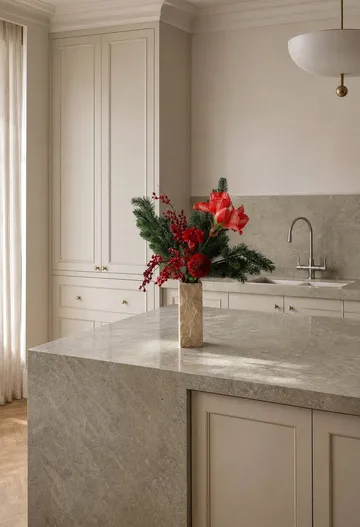 Red spritz kunstig buket - Amaryllis, nellike, bærris, grangrene, 72 cm - Botané