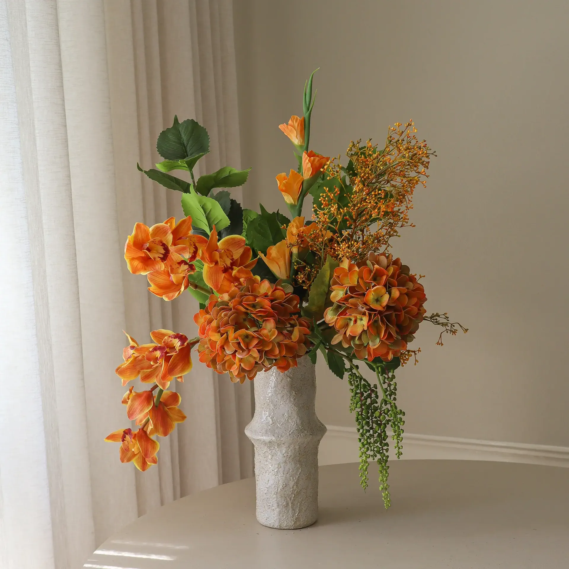 The Orangery kunstig buket, Cymbidiumorkidé-gladiolus-hortensia, 85 cm, 10 stk Botané
