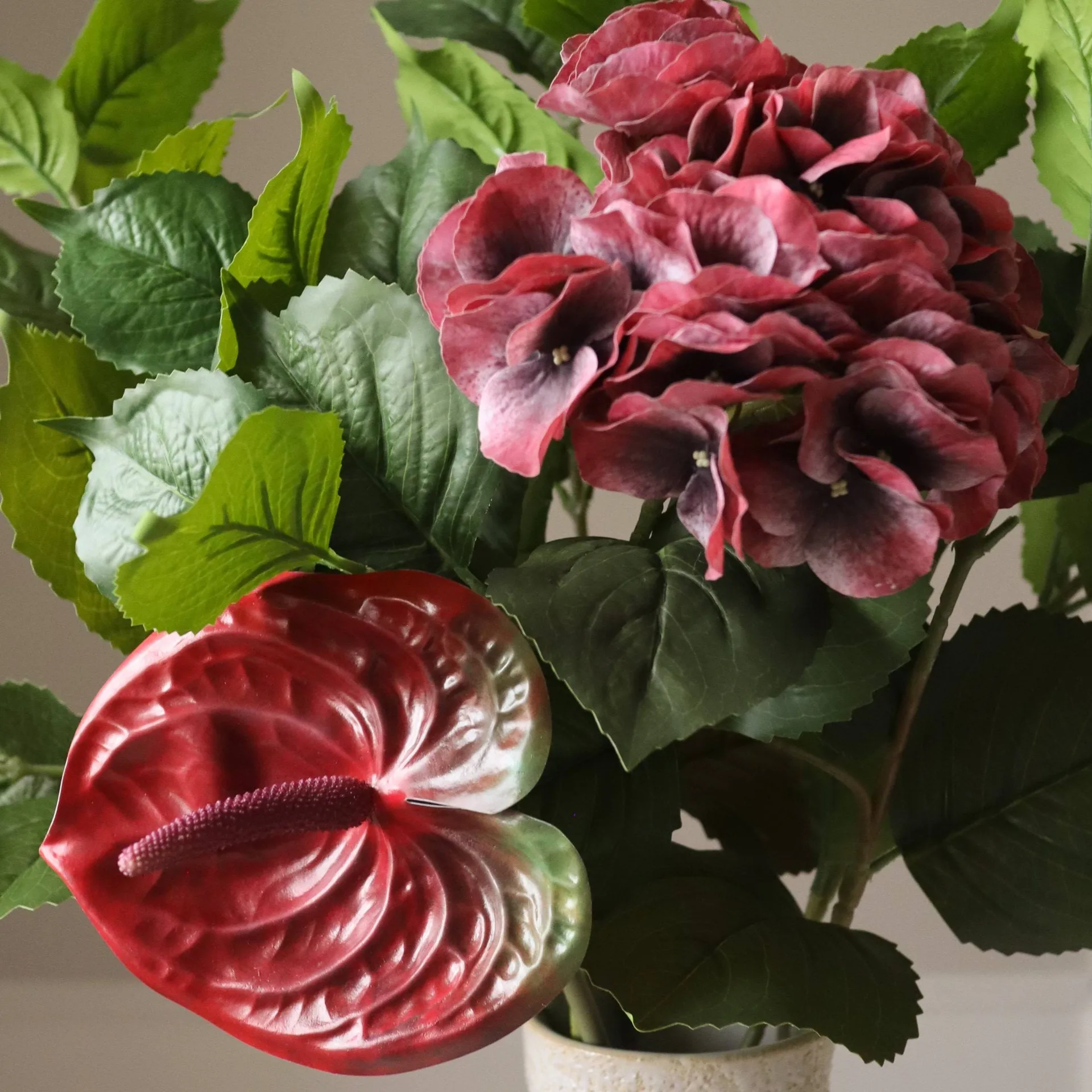 Velvet rouge kunstig buket, Hortensia-rød anthurium 6 stk Botané