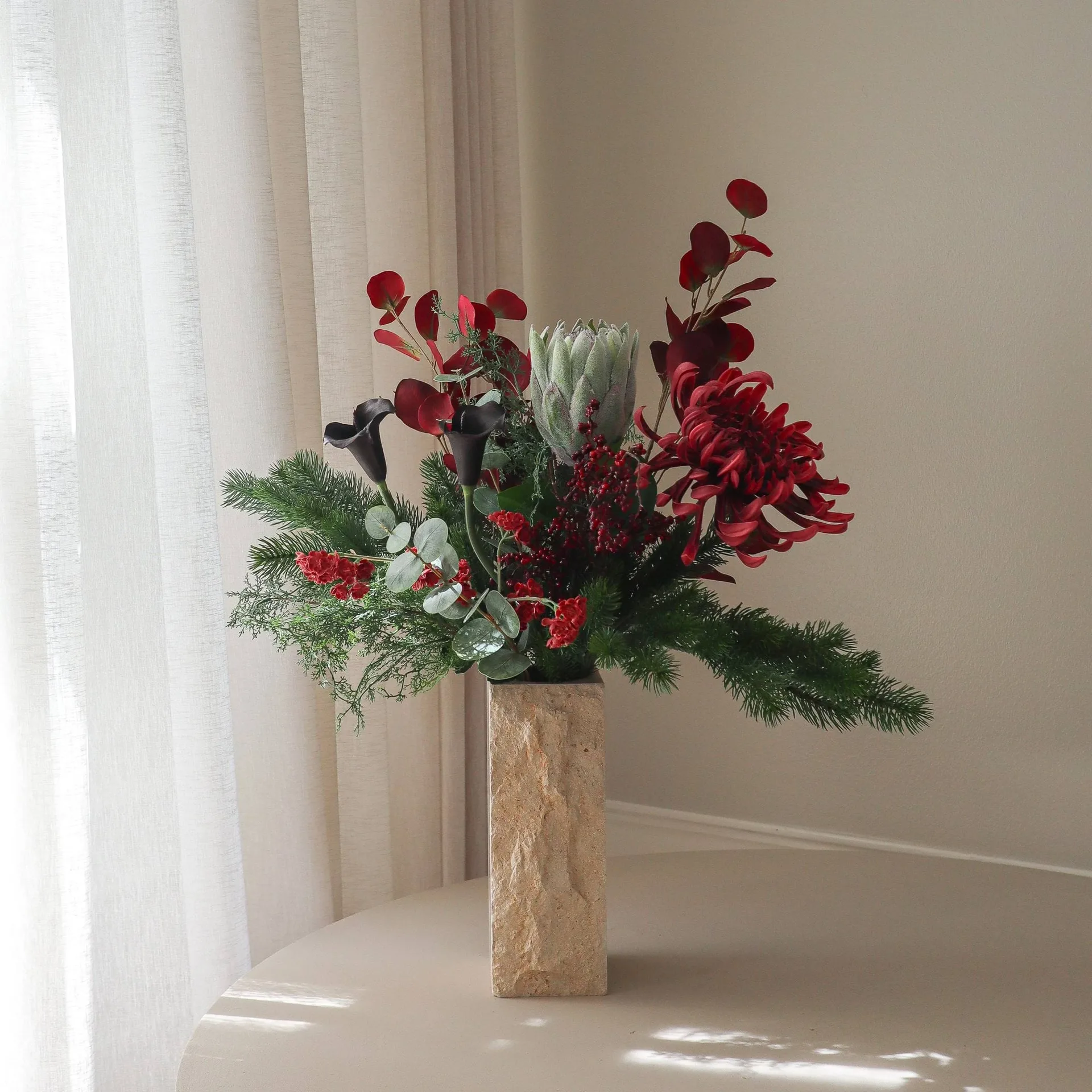 Wild winter kunstig buket, Protea, edderkopkrysantemum, kalla, eukalyptus, 84 cm Botané
