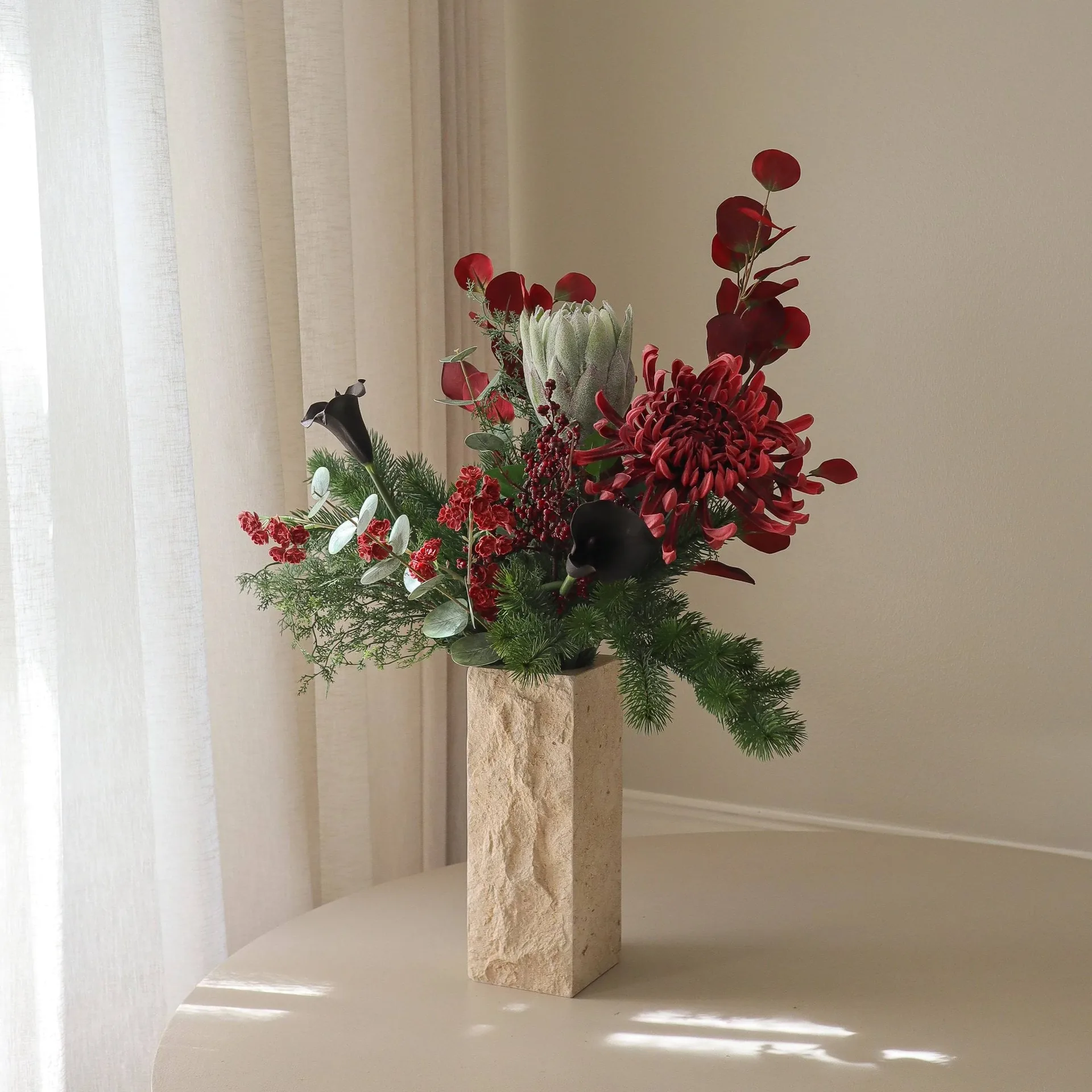 Wild winter kunstig buket, Protea, edderkopkrysantemum, kalla, eukalyptus, 84 cm Botané