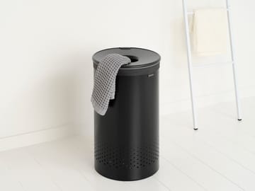 Brabantia vasketøjskurv med plastlåg 60 L - Mat sort - Brabantia