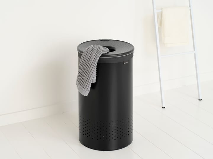 Brabantia vasketøjskurv med plastlåg 60 L, Mat sort Brabantia