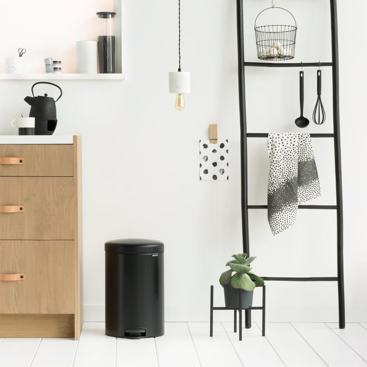 New Icon pedalspand 20 liter, matt black (sort) Brabantia