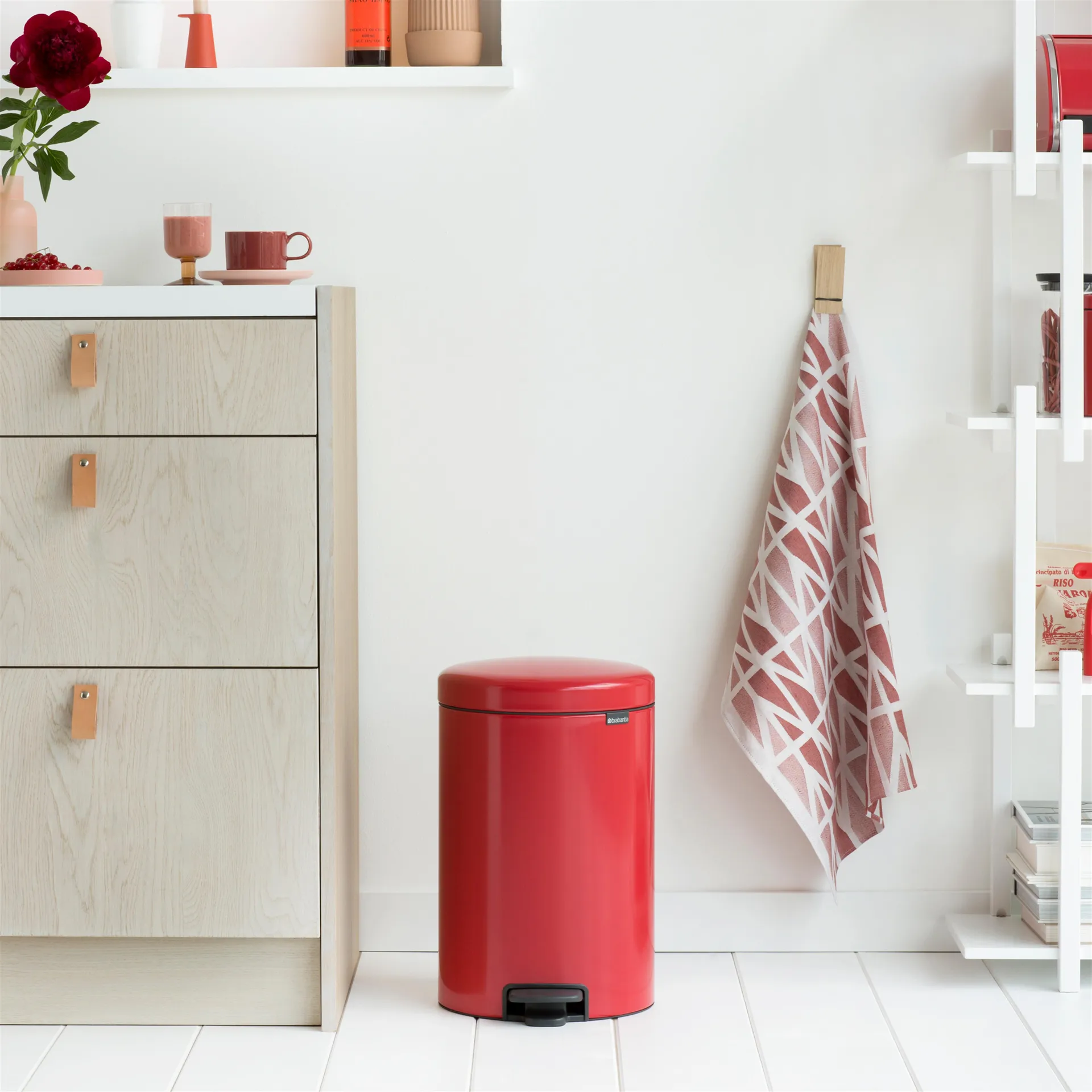 New Icon pedalspand 20 liter, passion red (rød) Brabantia