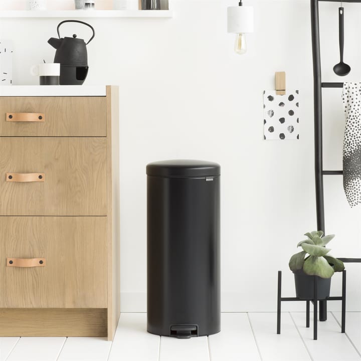 New Icon pedalspand 30 liter, mat black (sort) Brabantia