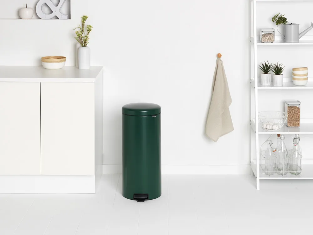 New Icon pedalspand 30 liter, Pine green Brabantia
