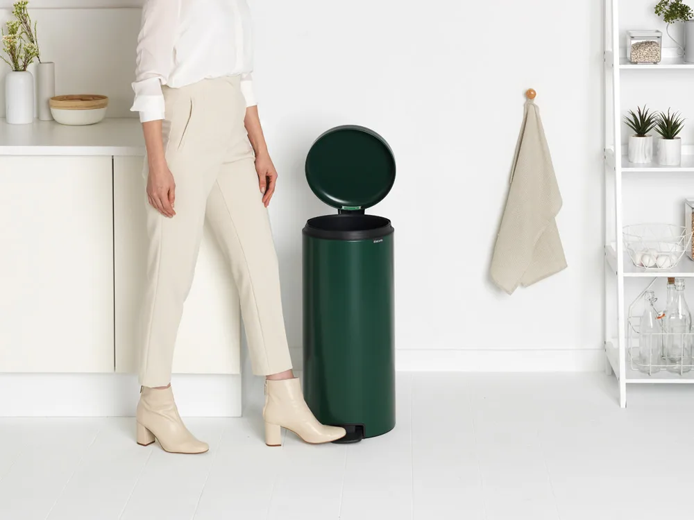 New Icon pedalspand 30 liter, Pine green Brabantia