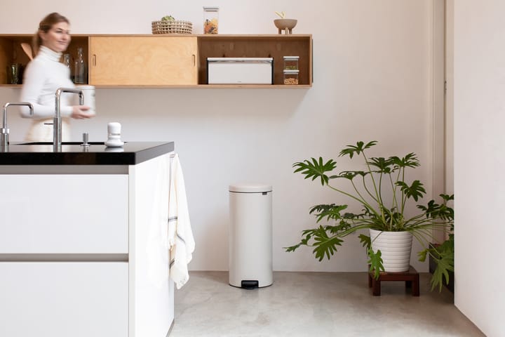 New Icon pedalspand 30 liter, Soft beige Brabantia