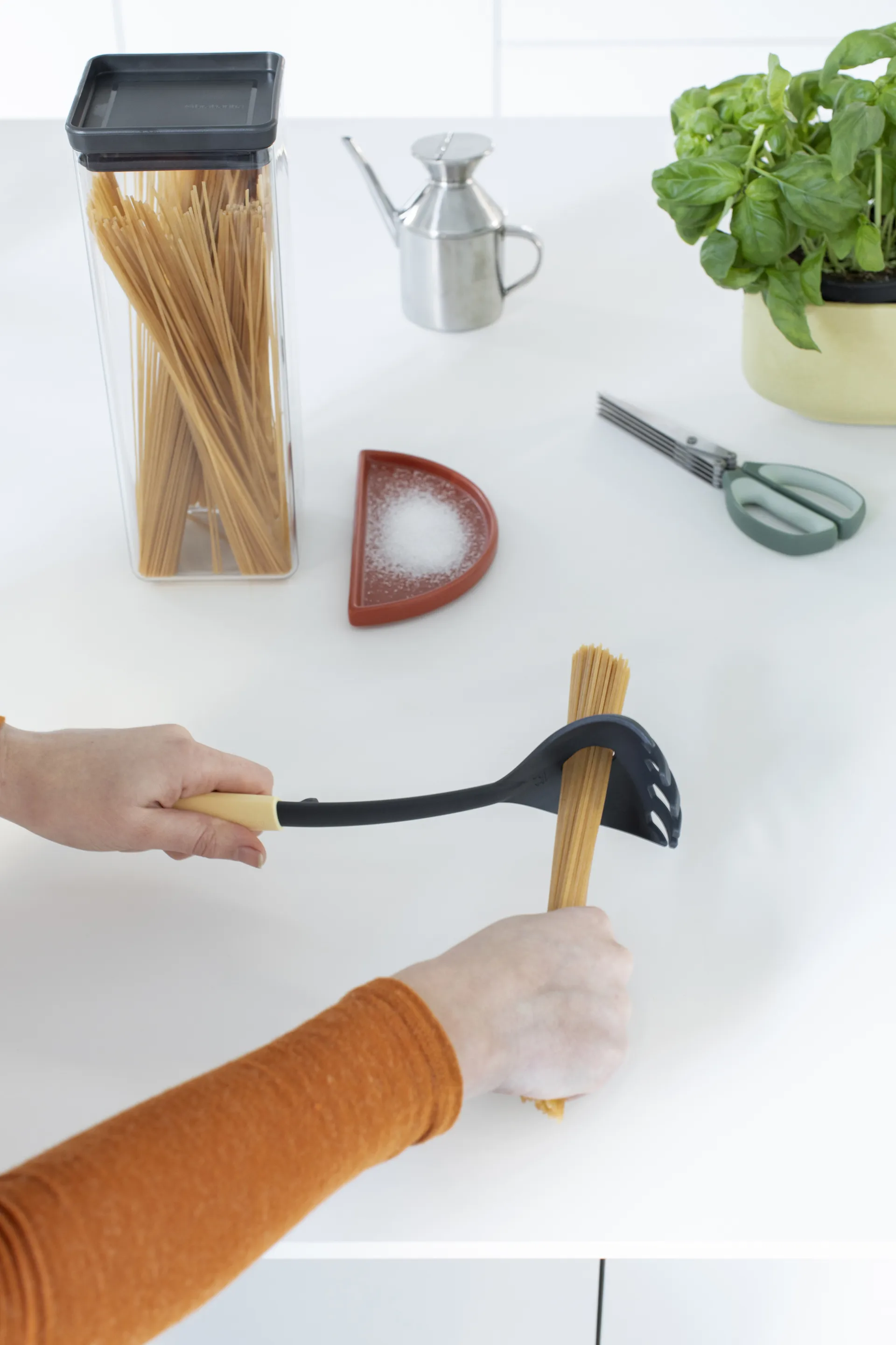 TASTY+ firkantet opbevaringskrukke 2,5 L, Mørkegrå Brabantia