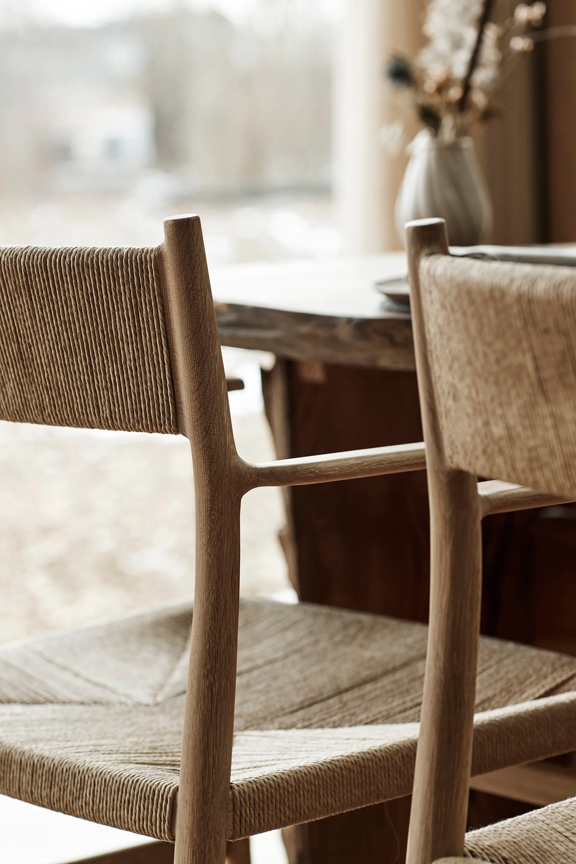 Arv armstol vævet ryg og sæde, Røgolieret eg/Papirsnor Brdr. Krüger