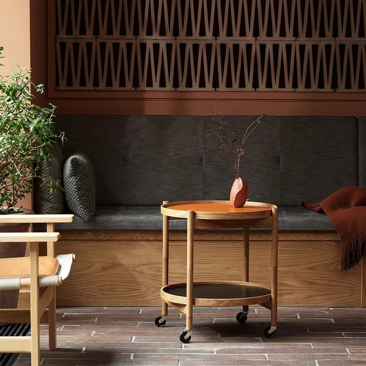 Bølling Tray Table model 50 rullebord, stone, olieret understel i valnød Brdr. Krüger