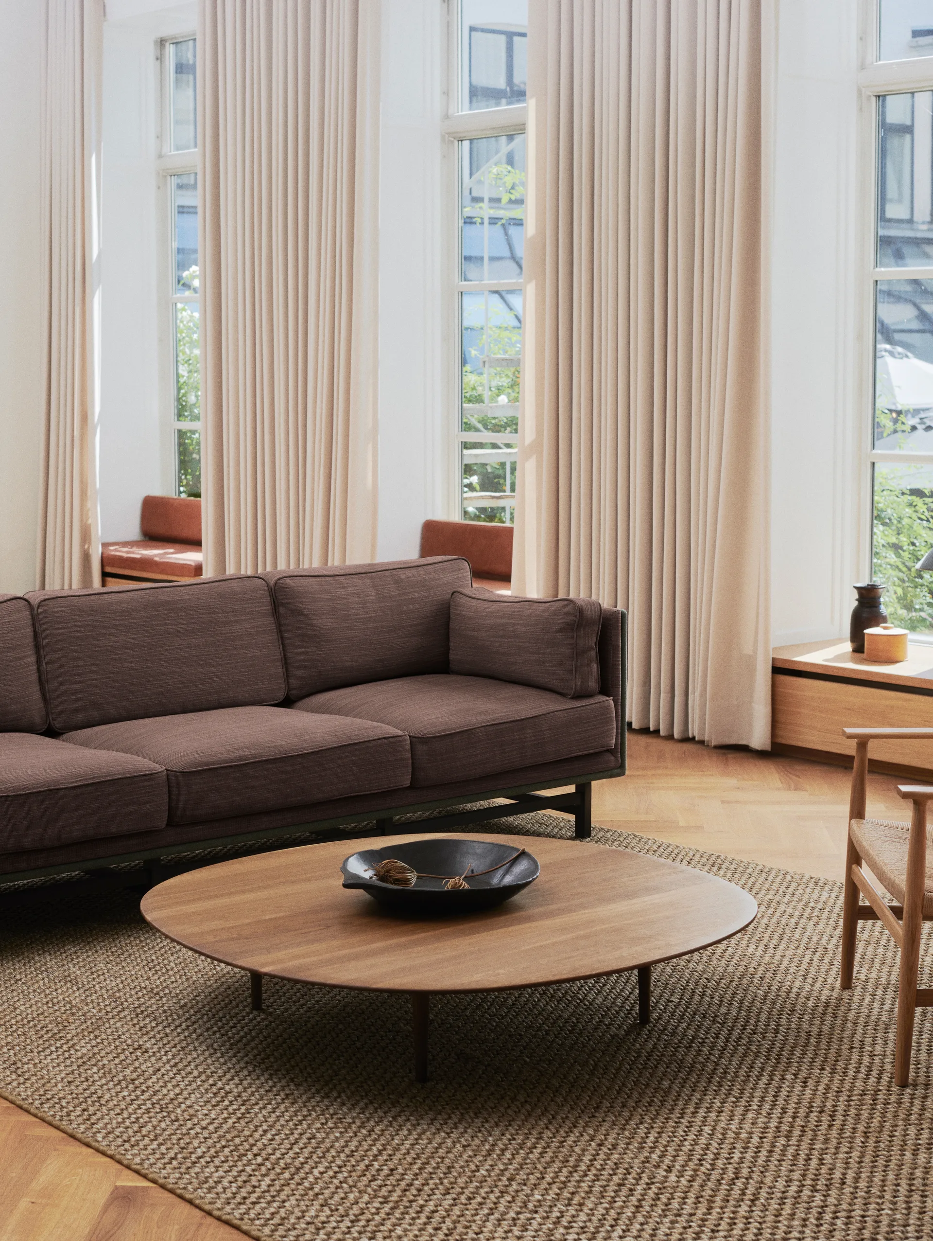 Jari sidebord Ø118 cm, Røgolieret eg Brdr. Krüger