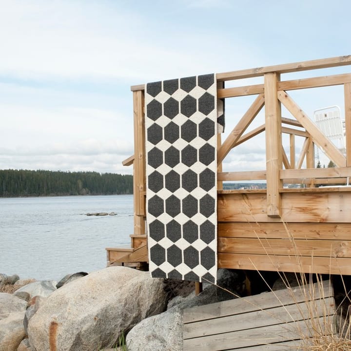 Anna tæppe sort, 70 x 200 cm Brita Sweden