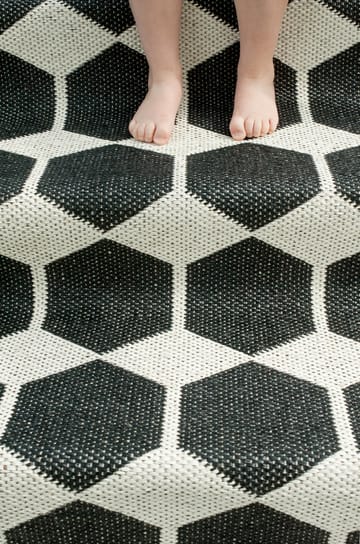 Anna tæppe sort stor - 150 x 200 cm - Brita Sweden
