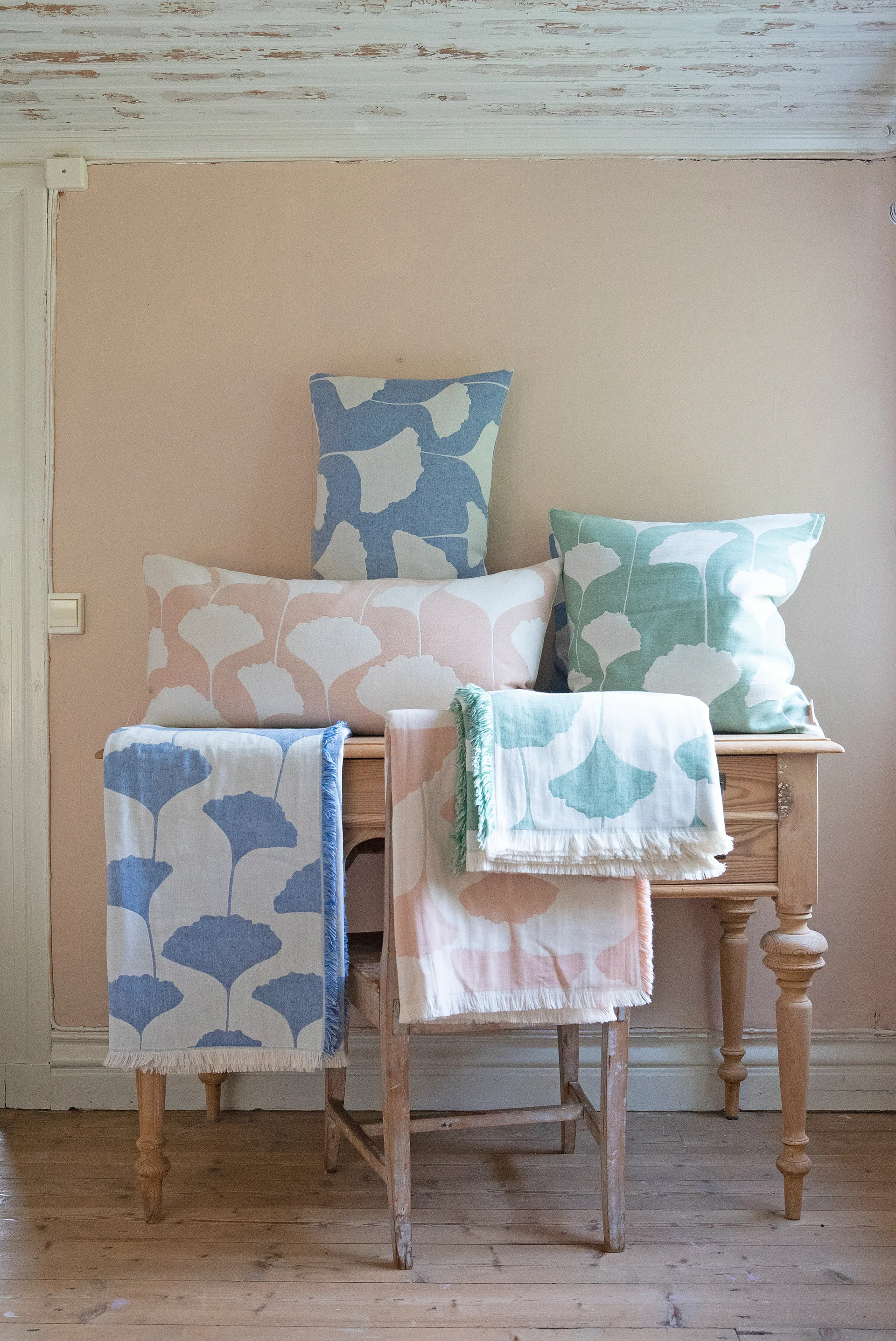 Ginko bomuldsplaid 130x170 cm, Blå/Hvid (Indigo) Brita Sweden