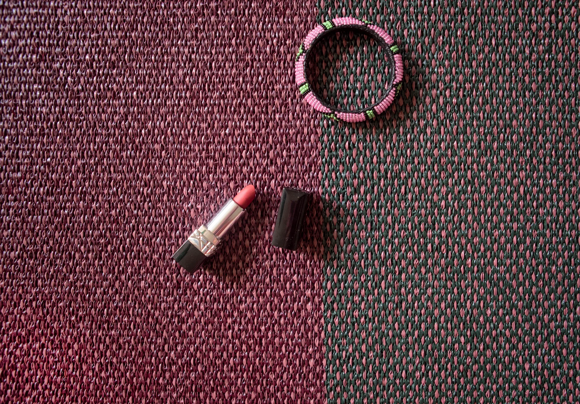 Moor tæppe raspberry (grøn/lyserød), 70x300 cm
  Brita Sweden